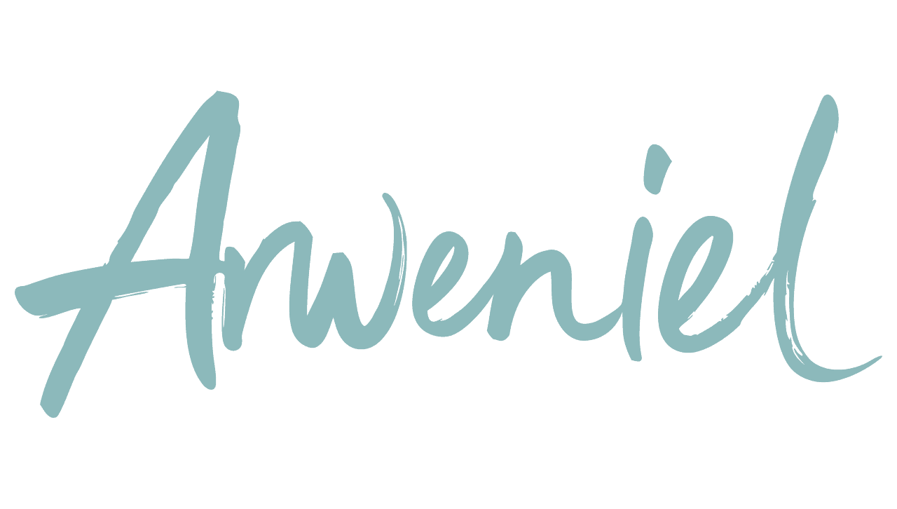 Anweniel frauenkreis geschrieben in hellblauer Schreibschrift auf weißem Hintergrund.